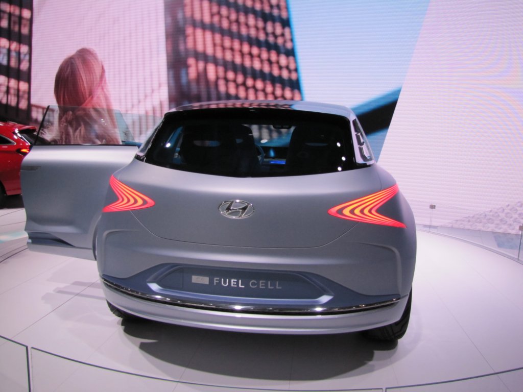 hyundaifefuelcellconcept41.jpg