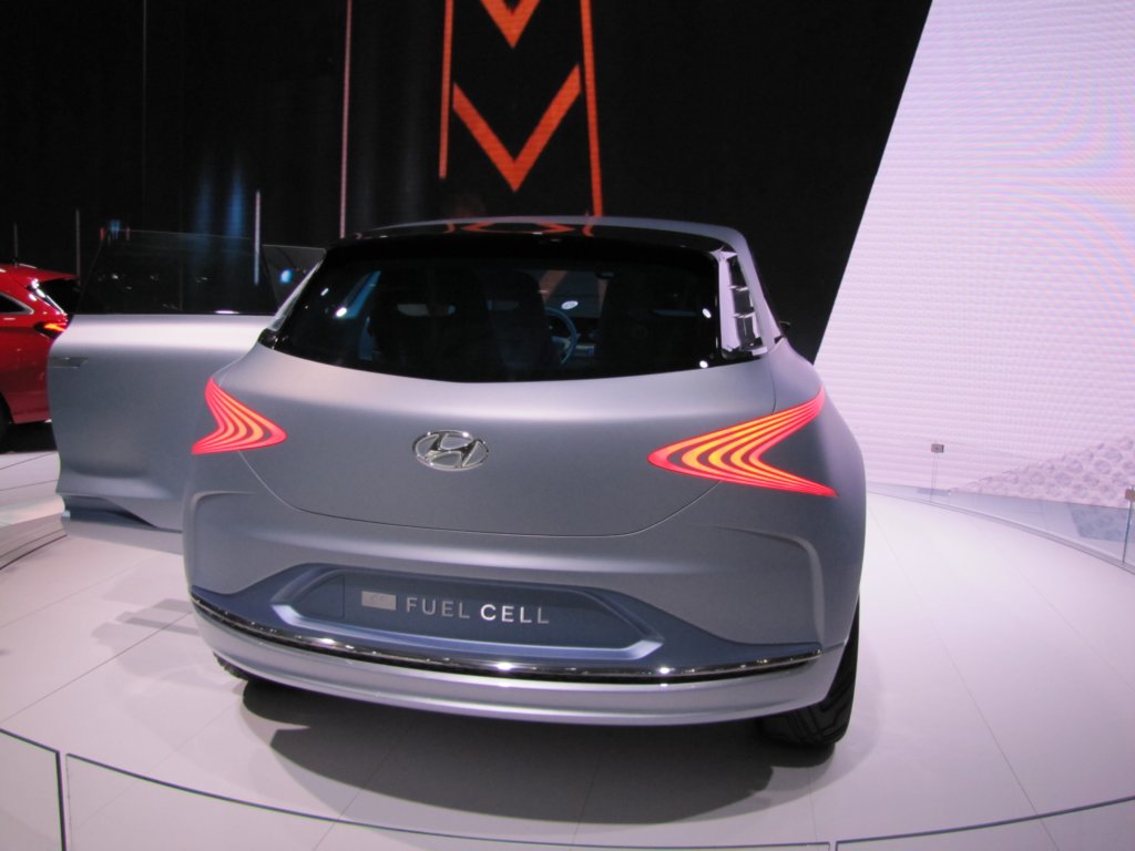 hyundaifefuelcellconcept42.jpg