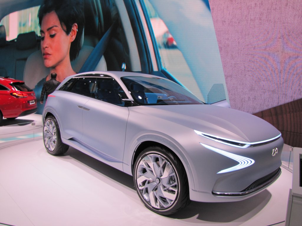 hyundaifefuelcellconcept61.jpg