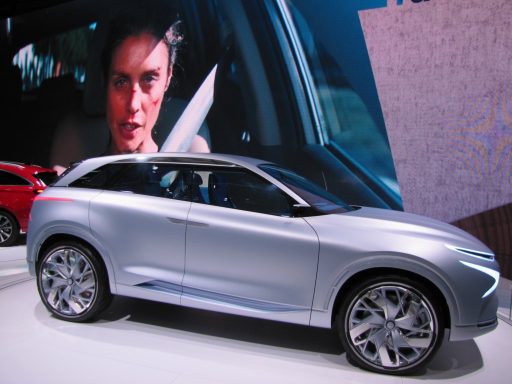 hyundaifefuelcellconcept73.jpg