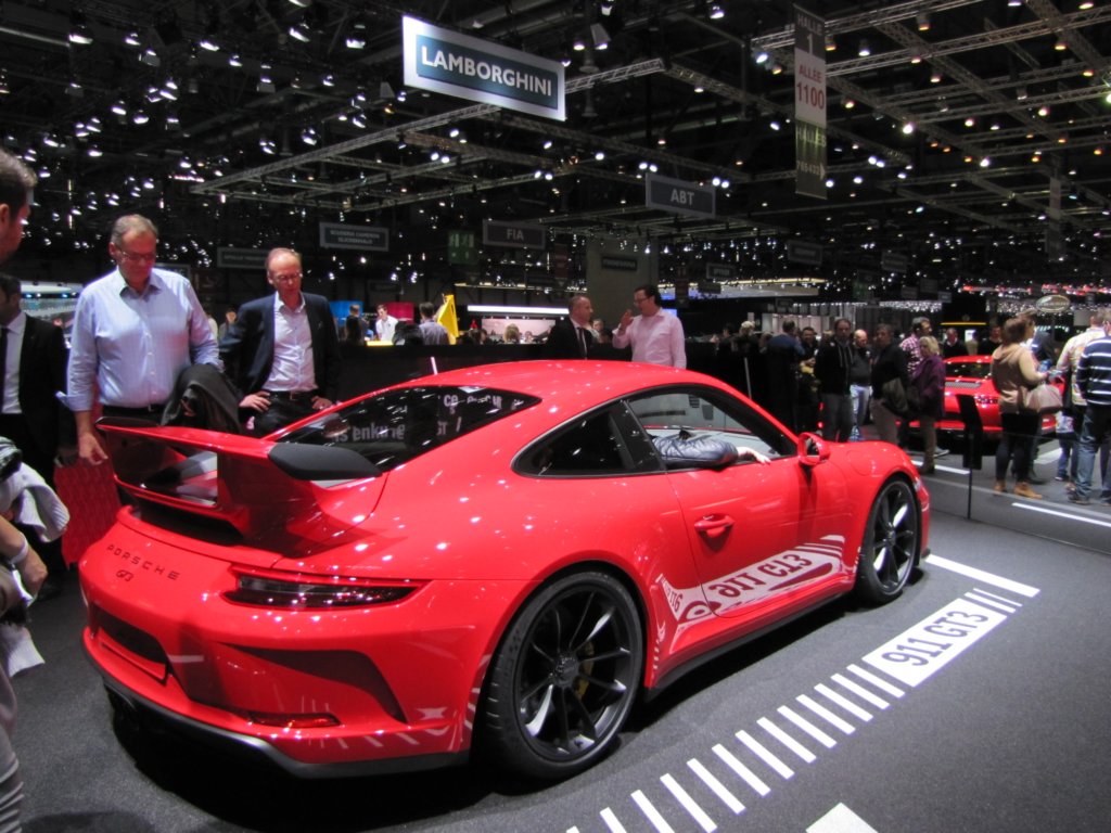 porsche911gt33.jpg