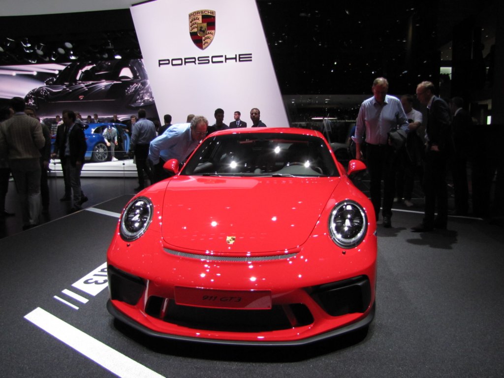 porsche911gt36.jpg