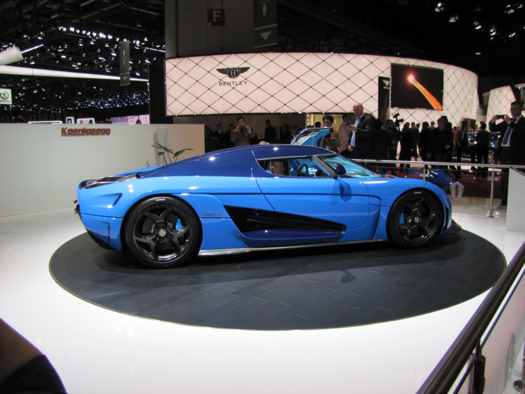 koenigseggregera17.jpg