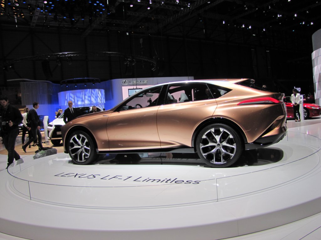 lexuslf1limitless12.jpg