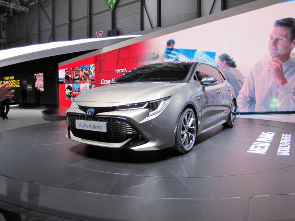 toyotaauris.jpg