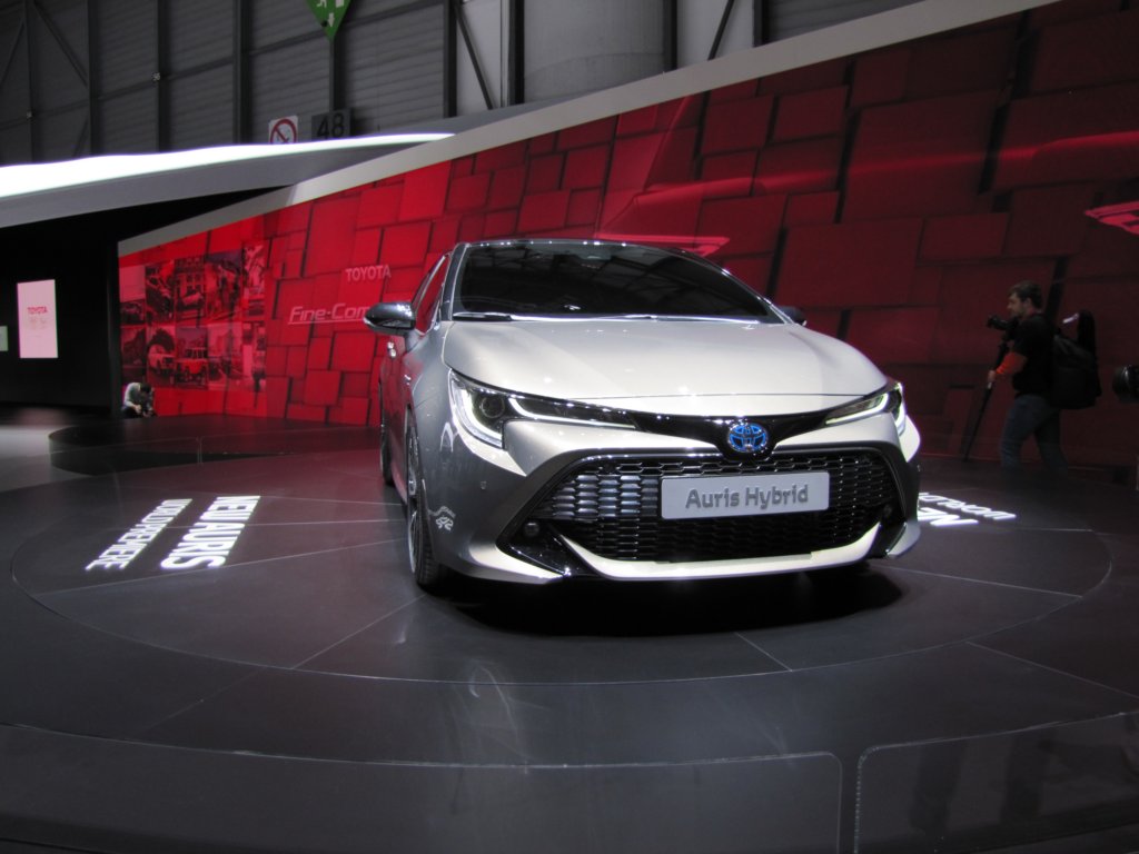 toyotaauris10.jpg