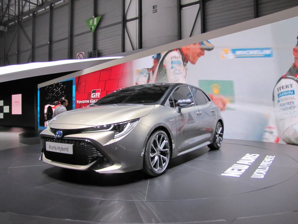 toyotaauris30.jpg