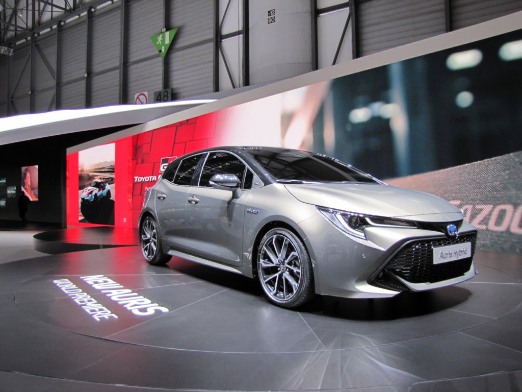 toyotaauris34.jpg