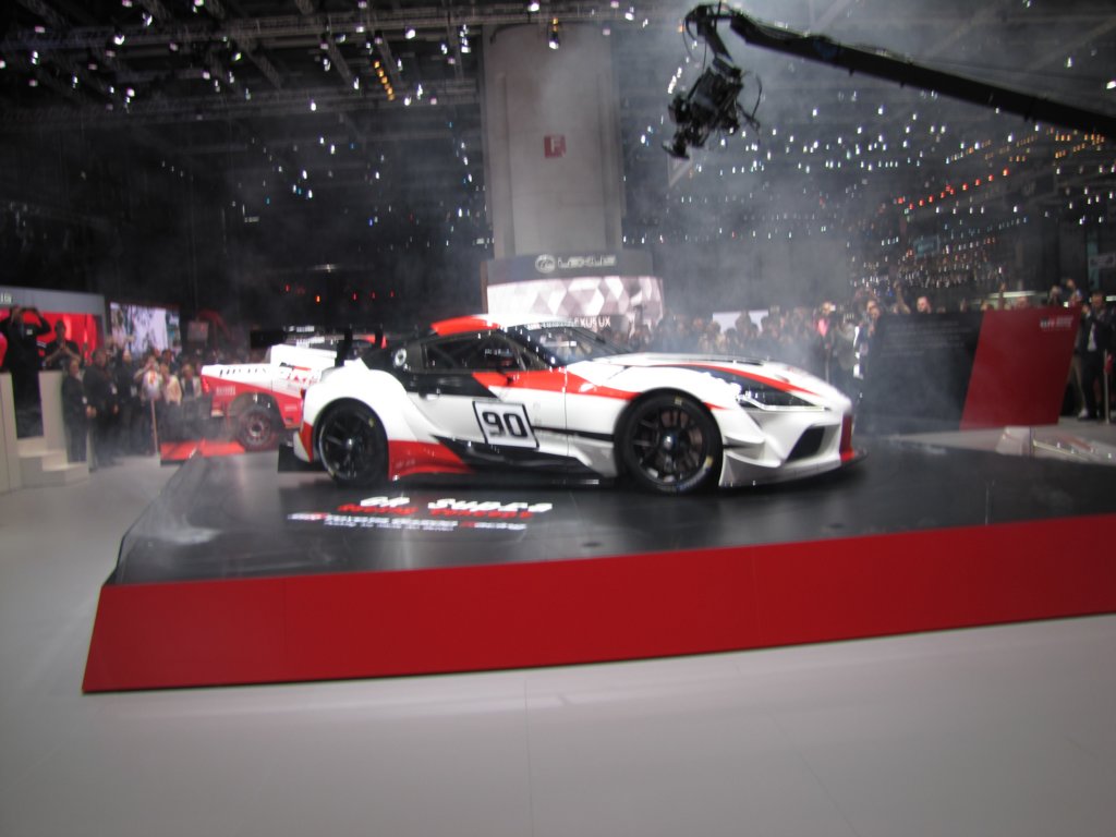 toyotagrsupra11.jpg