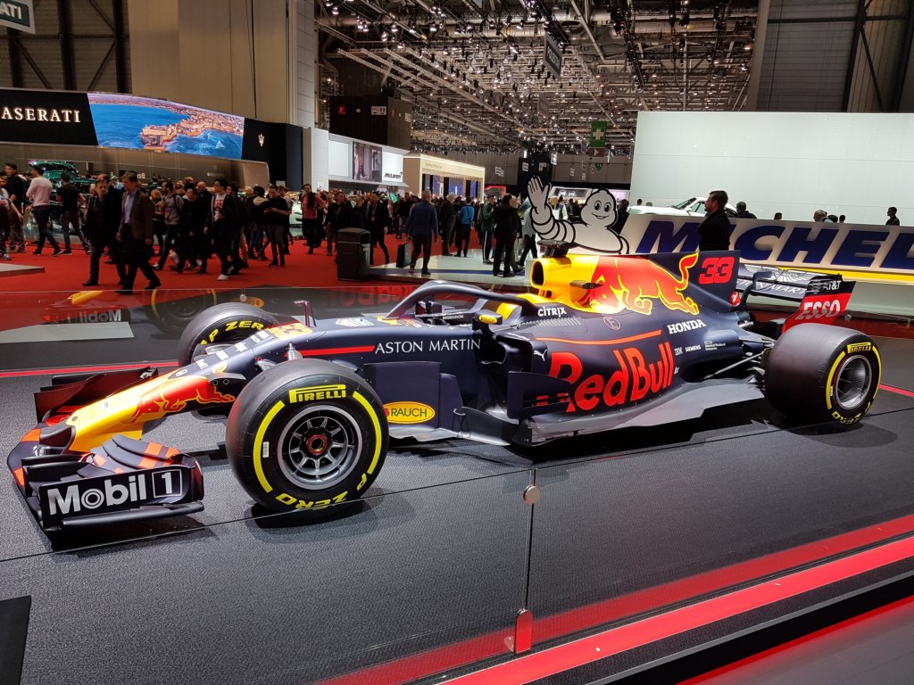 astonmartinredbullracingrb15.jpg