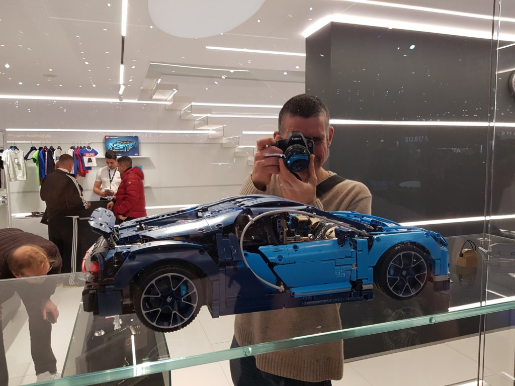 bugattichironlegotechnic2.jpg