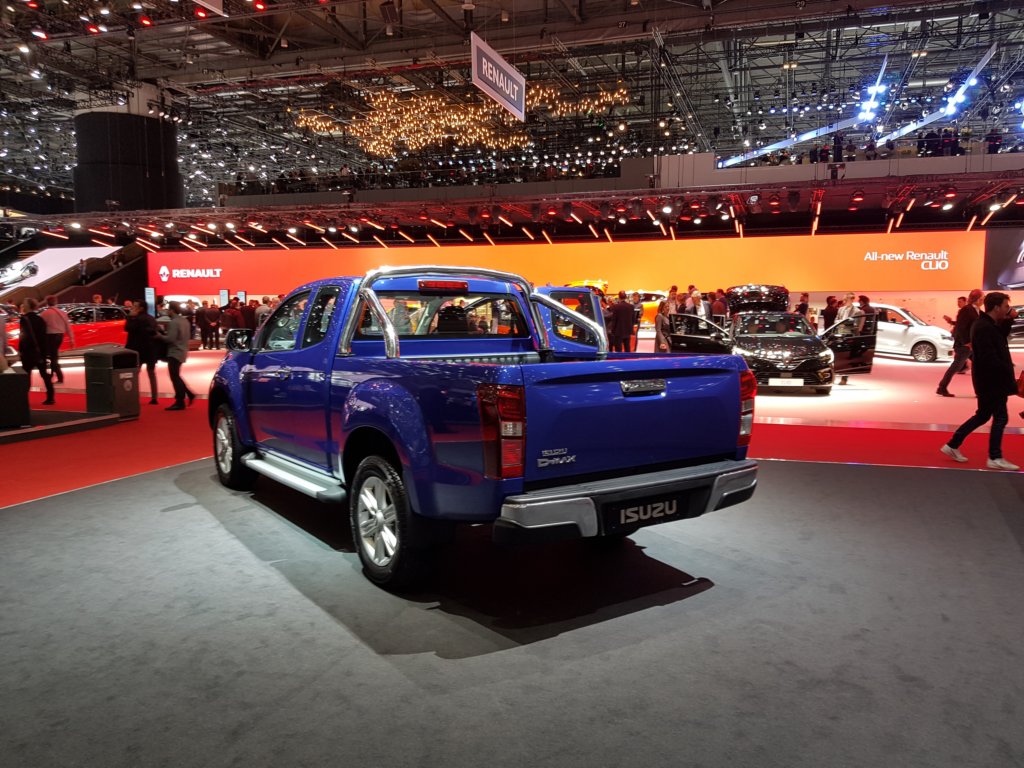 isuzudmaxextendedcab5.jpg