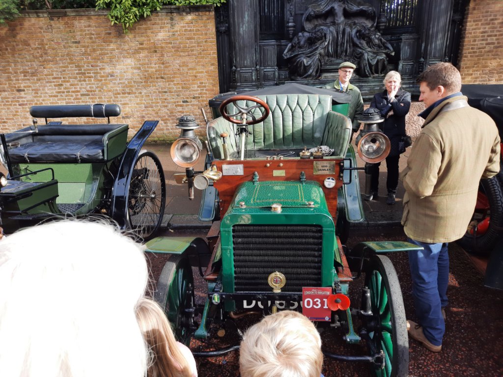 daimlerdu6302.jpg