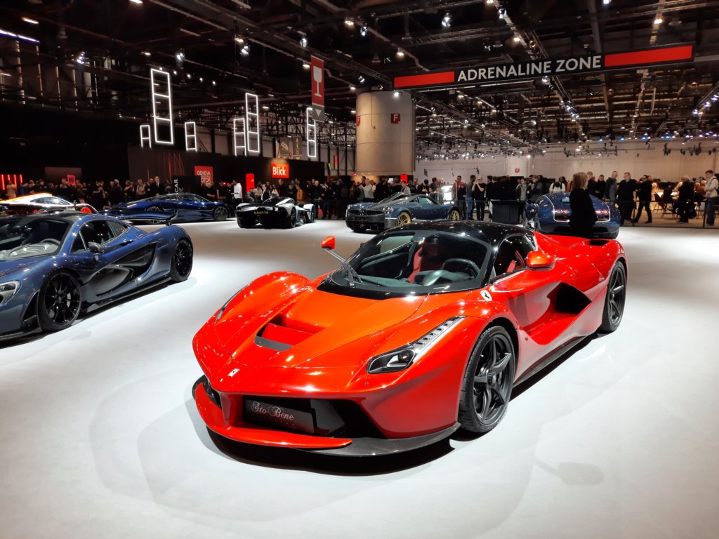 ferrarilaferrari201310.jpg