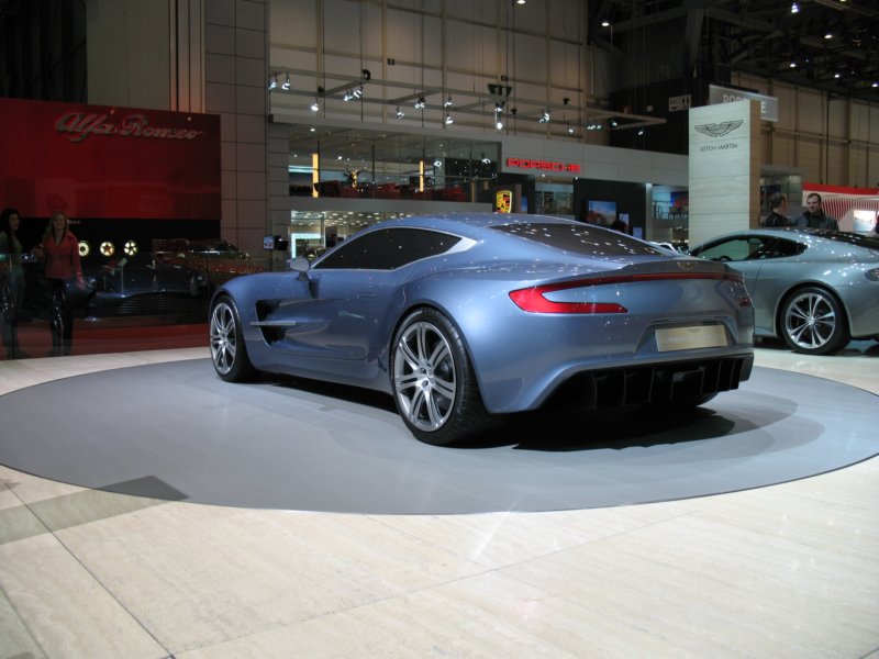 astonmartinone7744.jpg