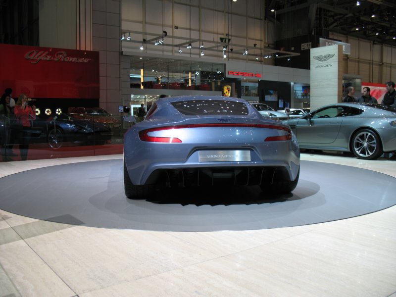 astonmartinone7755.jpg