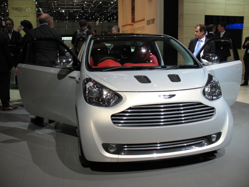 astonmartincygnet4.jpg