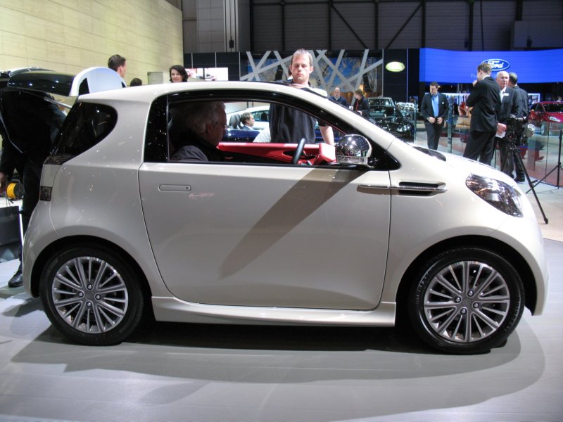 astonmartincygnet9.jpg