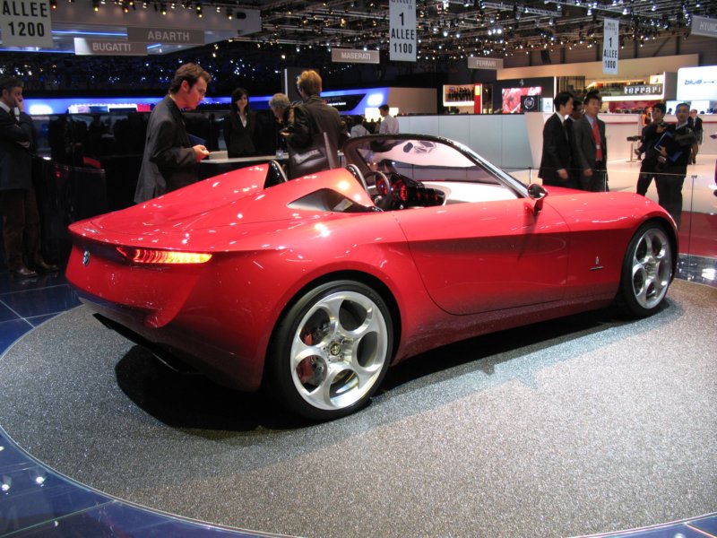 pininfarinaalfaromeo2uettottanta3.jpg