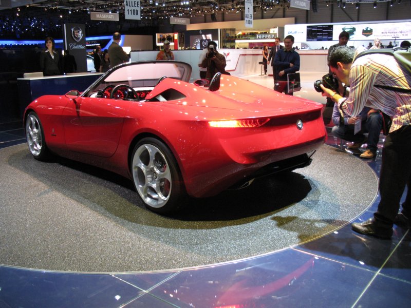 pininfarinaalfaromeo2uettottanta36.jpg
