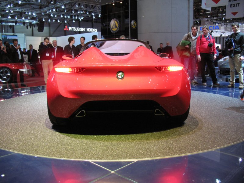 pininfarinaalfaromeo2uettottanta58.jpg
