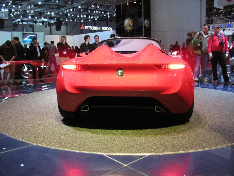 pininfarinaalfaromeo2uettottanta59.jpg