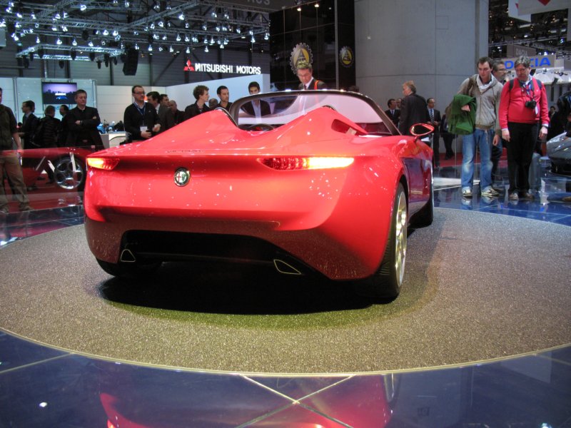 pininfarinaalfaromeo2uettottanta61.jpg