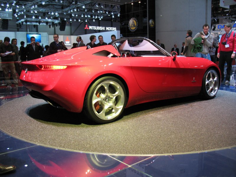 pininfarinaalfaromeo2uettottanta64.jpg