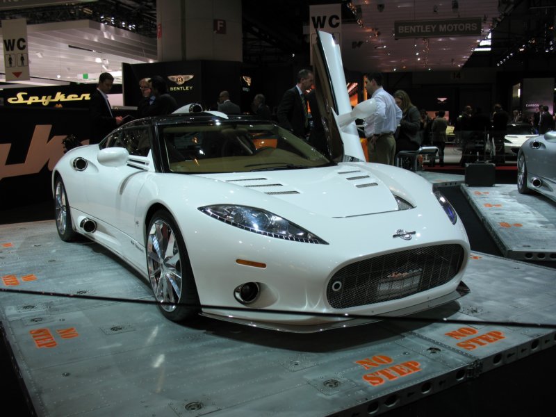 spykerc8aileron2.jpg
