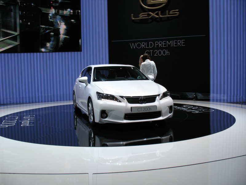 lexusct200h18.jpg