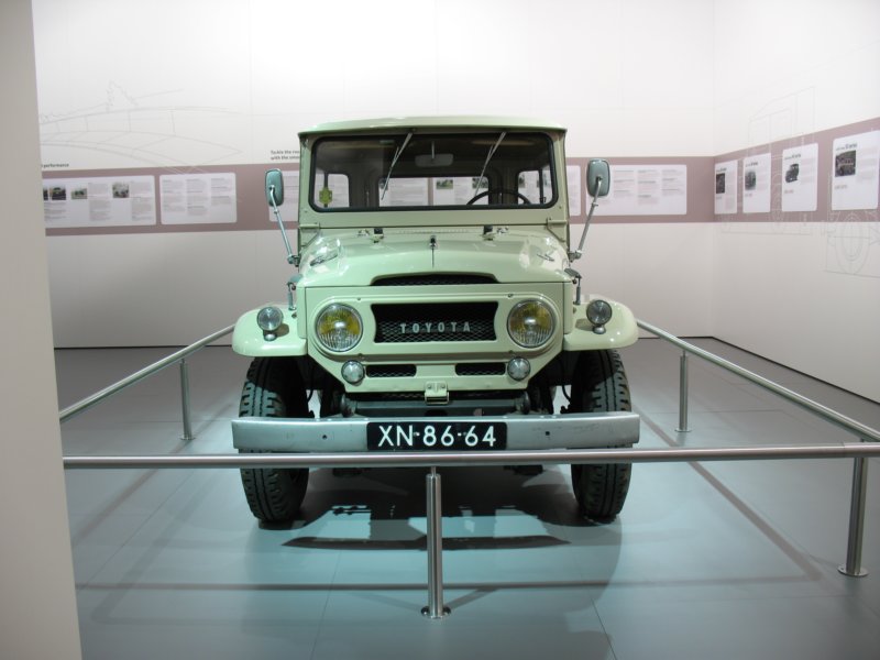 toyotalandcruiser12.jpg