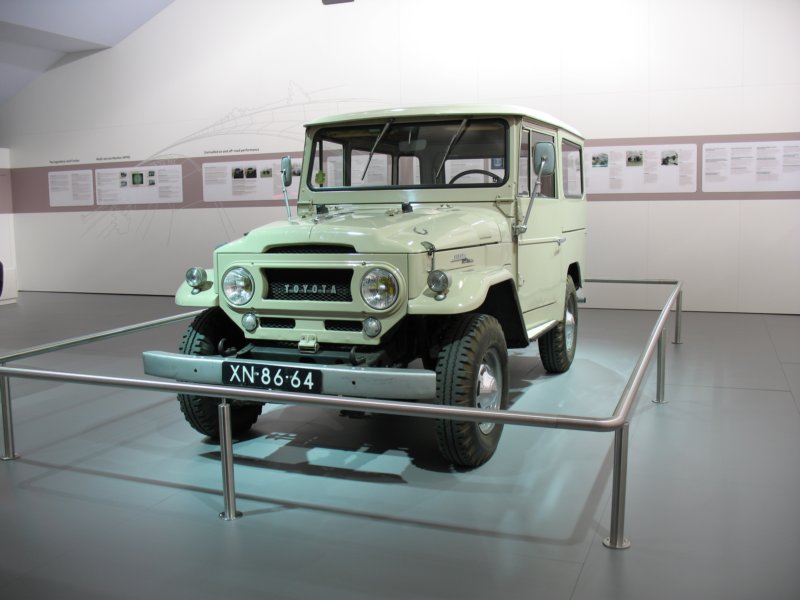 toyotalandcruiser13.jpg