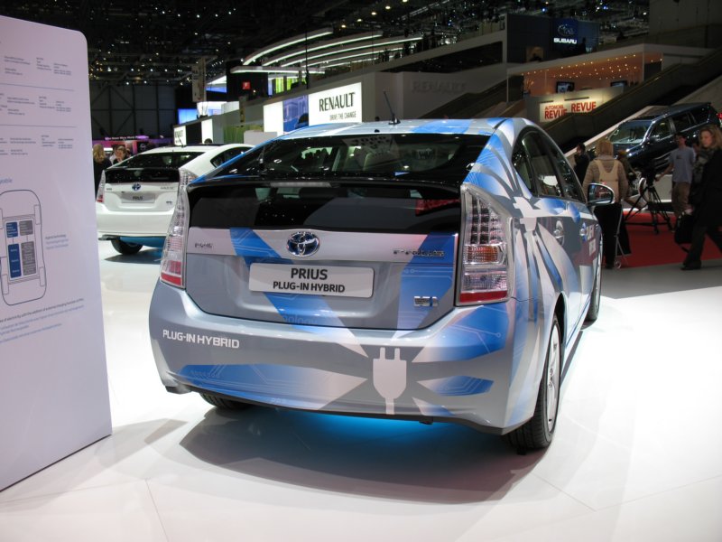 toyotapriuspluginhybrid.jpg