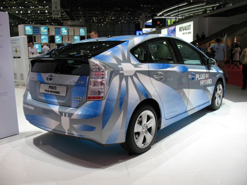 toyotapriuspluginhybrid2.jpg