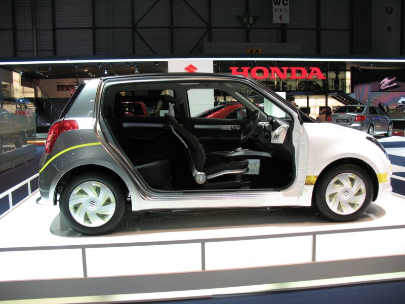 suzukiswiftpluginhybrid7.jpg